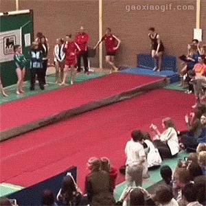 看外国人是怎么骑摩托车的,外国人楼顶平衡车