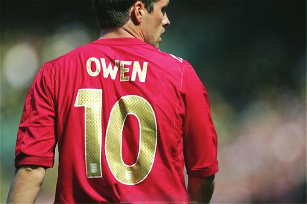 春节我们看完春晚再看足球圈里的帅哥，内含帅你一脸的卡卡