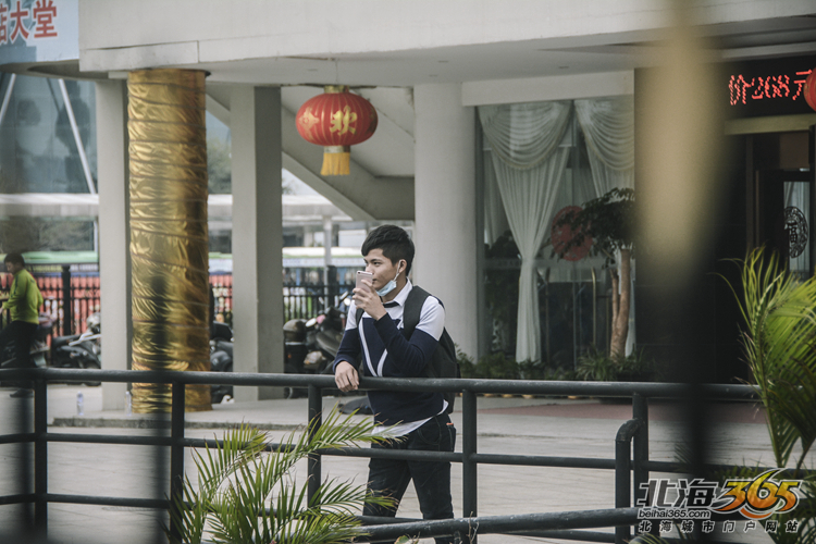 大年初七,北海火车站的离别人潮