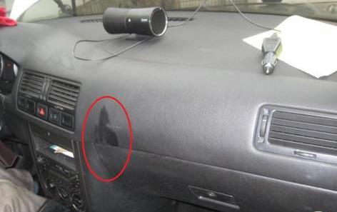 女司机：晴天后车里总是很潮湿，维修工拆开一看，说不出话了！