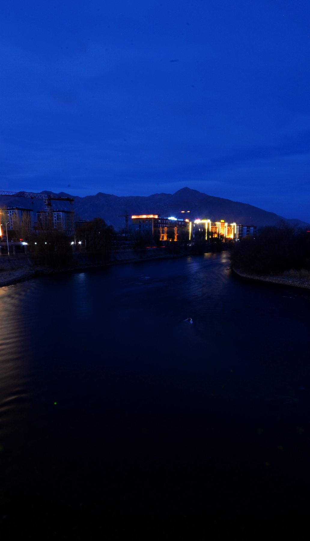 河道被挖开,被挖出来的河