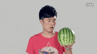 足球搞笑过人动图,爆笑足球笑死人的时刻