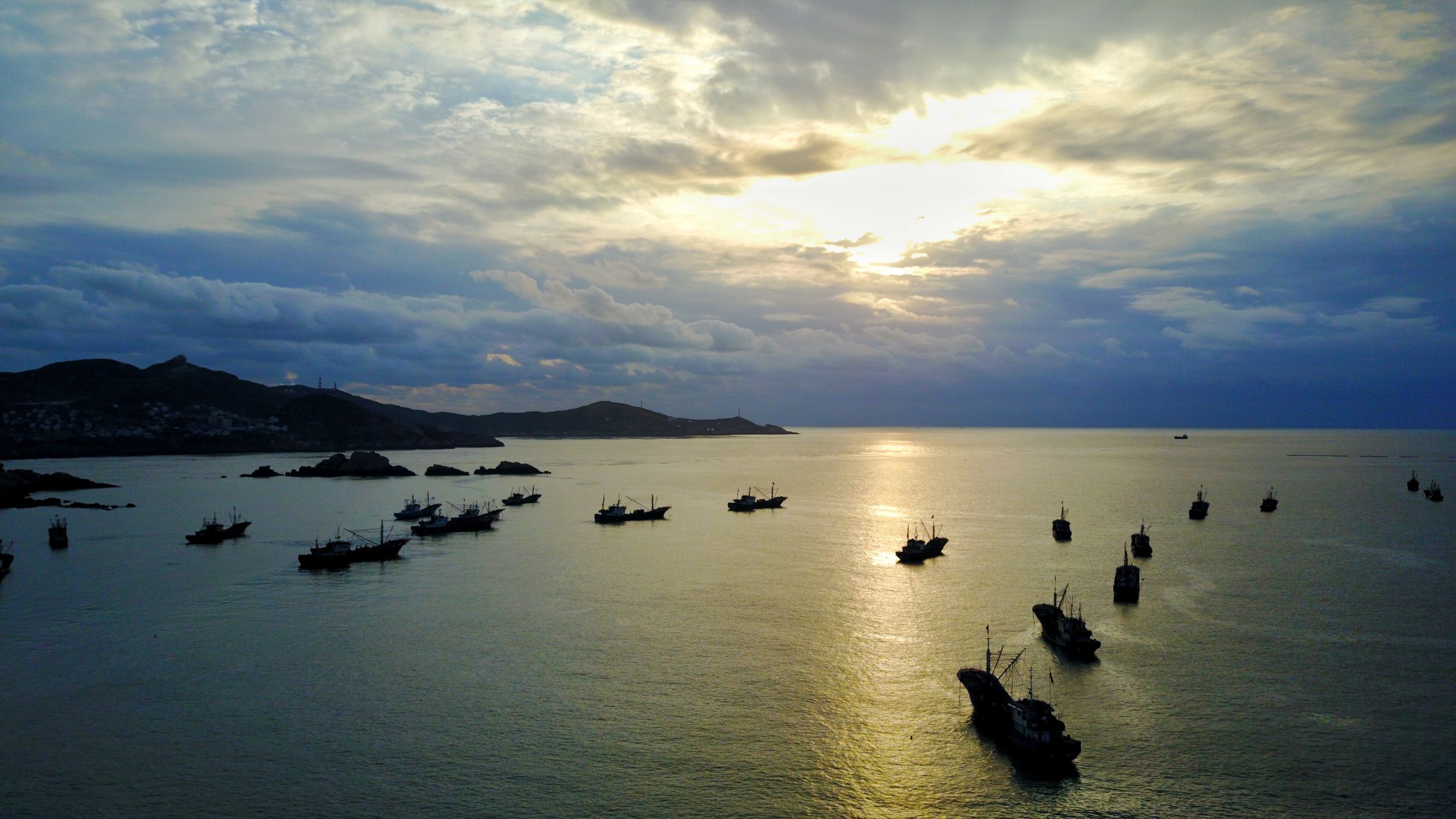 下半年去一次说走就走的旅行,这个夏天来场说走就走的旅行