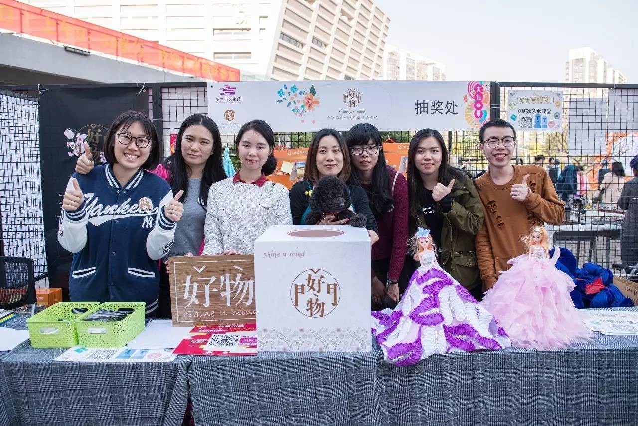 我从不相信一见钟情直到遇见了你,我不相信一见钟情我相信日久生情