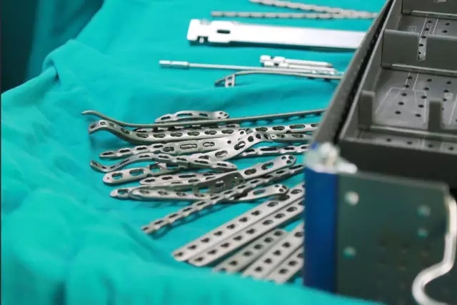 镜头见证生命重启之旅，纪录医者仁心，许昌外科医生的新年故事