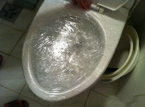 马桶堵住了最快的解决办法,马桶堵住了冲不下去有什么办法