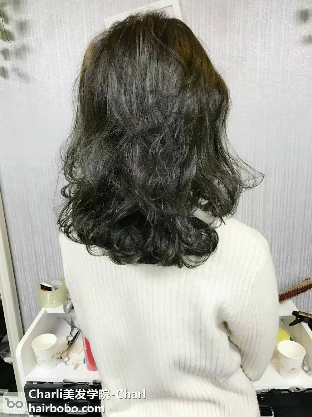 担心新染的头发掉色用什么洗发水,染过深色的头发想染出雾感发色