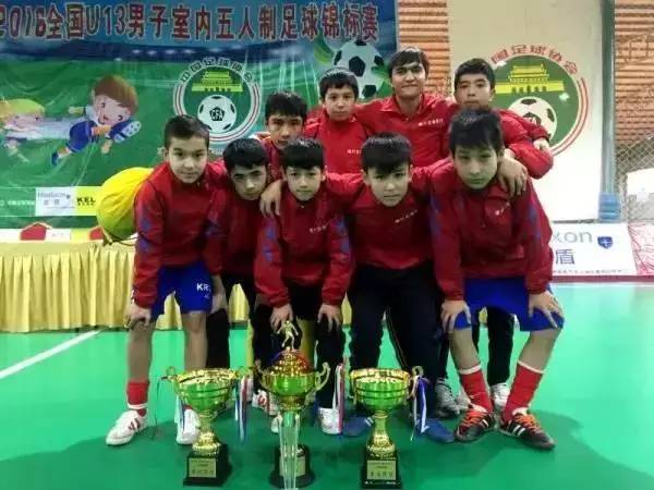 喜报体育健儿再传佳绩,喜报我校足球队再创佳绩