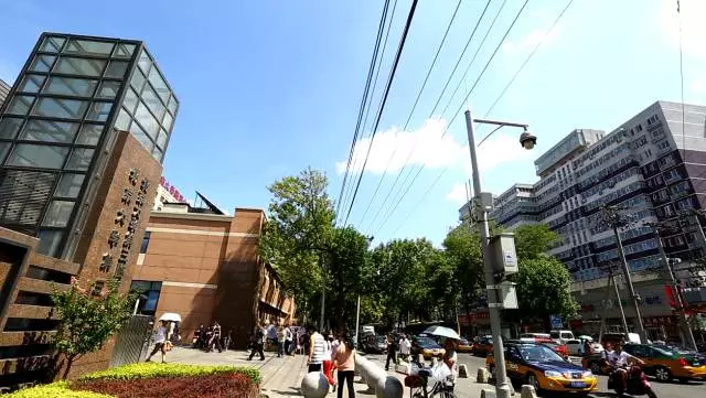 情结｜当咖啡店、鲜榨果汁店、茶餐厅进驻北医三院