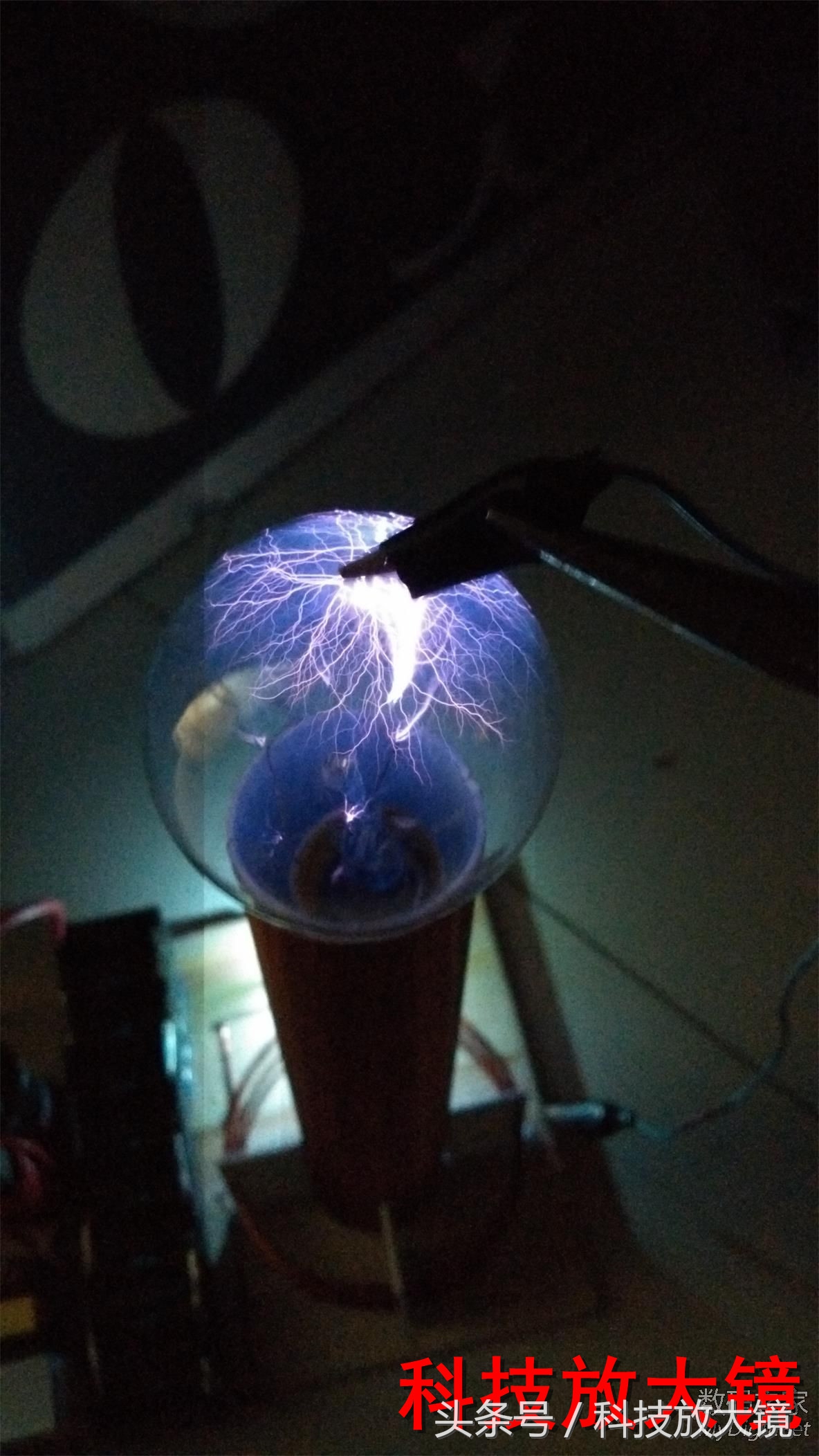 特斯拉线圈闪电制作教程,特斯拉线圈人造闪电原理及制作