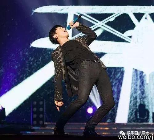 张杰下腰歌唱,张杰大张伟开场舞