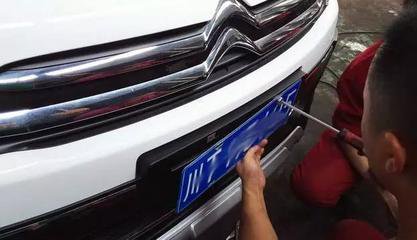 车牌照螺丝必须安四个吗,车牌只有两个孔位怎么装四个螺丝