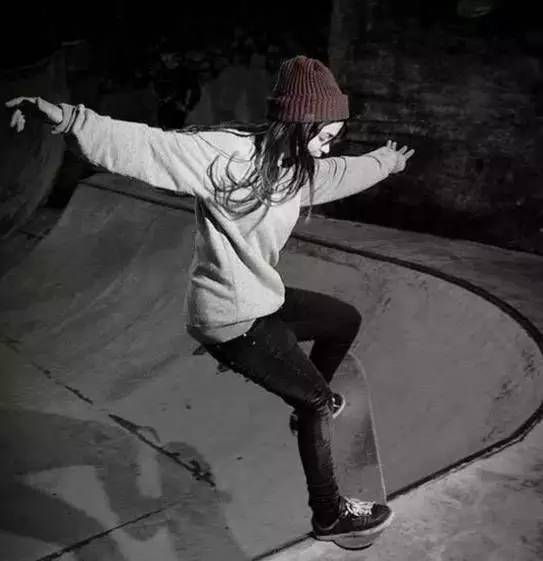 滑板必会的十个动作,滑板新手课堂