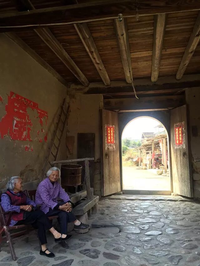 八千里路云和月的上一句,八千里路云和月一骑绝尘上珠峰