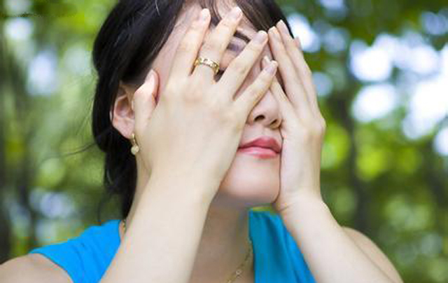 春季脸上起干皮像癣一样用皮炎平,脸上日光性皮炎怎么治疗效果好