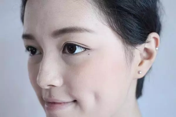 大学生日常裸妆、淡妆应该怎样画？