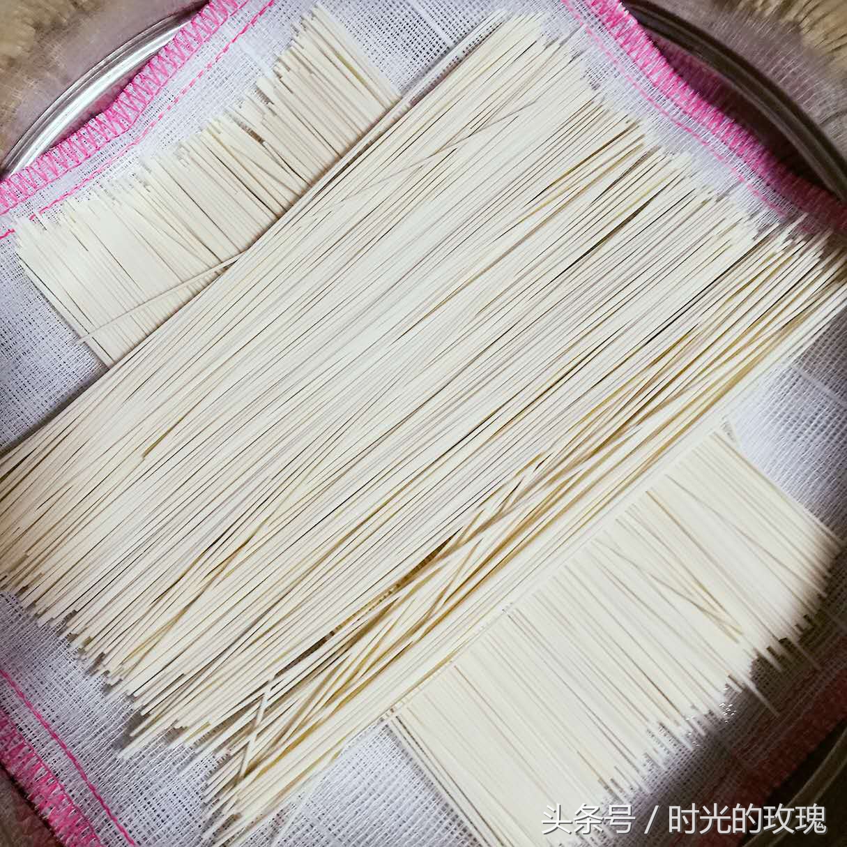 美食北方人,怎么用干挂面做蒸面条