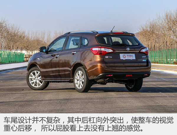 suv绕4个桩技巧,suv过弯不如轿车吗