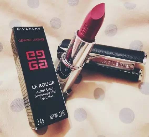 情人节送女人香水还是口红,情人节送口红代表什么意思