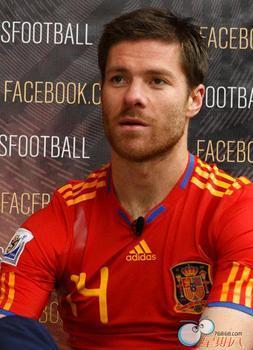 人民日报关于足球文章,人民日报男孩踢球