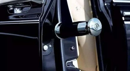 劳斯莱斯上一共有几把雨伞,劳斯莱斯雨伞一把10万