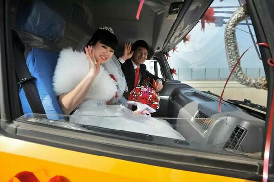 农村最有特色的接亲车队,城里人真会玩迎亲视频
