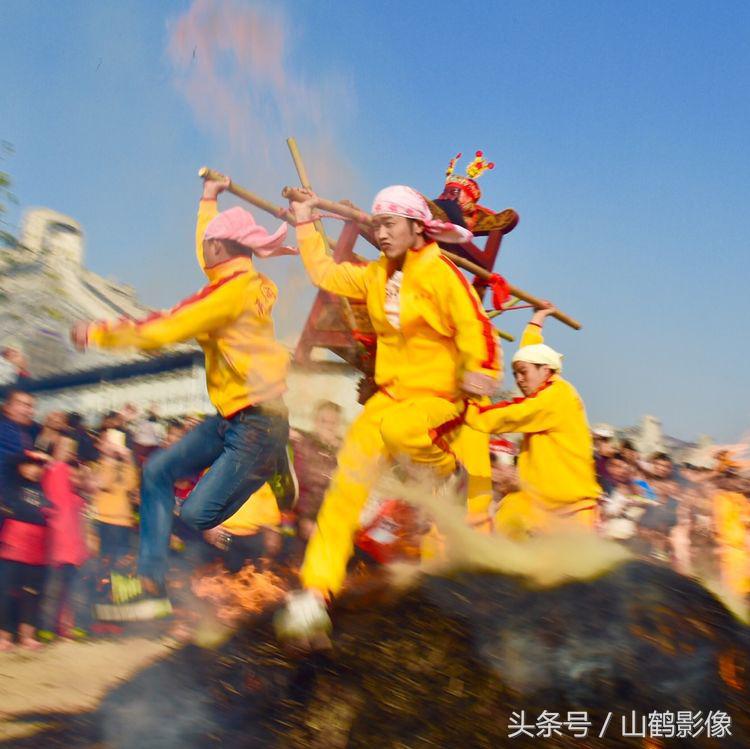普宁老方村迎神跳火堆,普宁民俗跳火马