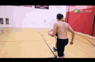 欧文转身过人招式教学,欧文连续转身晃肩过人