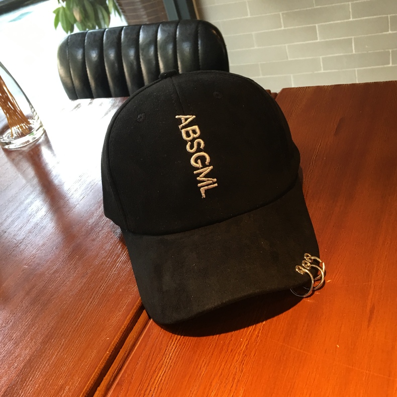 搭配棒球帽的穿搭图片,任性的棒球帽