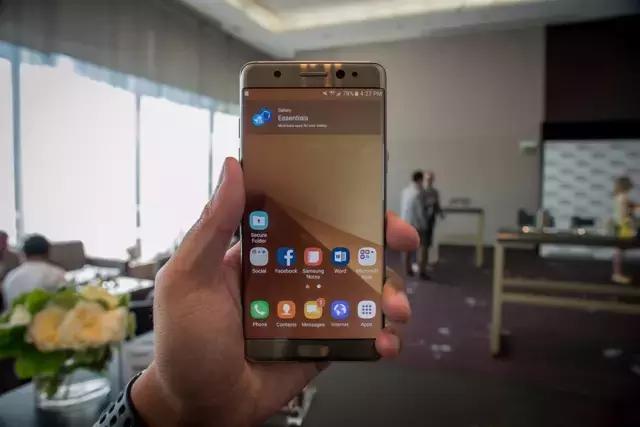 让人第一眼就震撼的手机壁纸,8k顶级黑色震撼壁纸动态