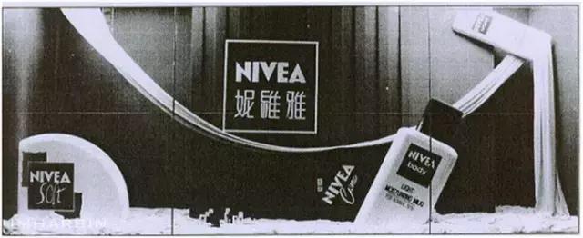 “格调如此独特,真不容易”!—曾被全国瞩目的秋林公司橱窗广告