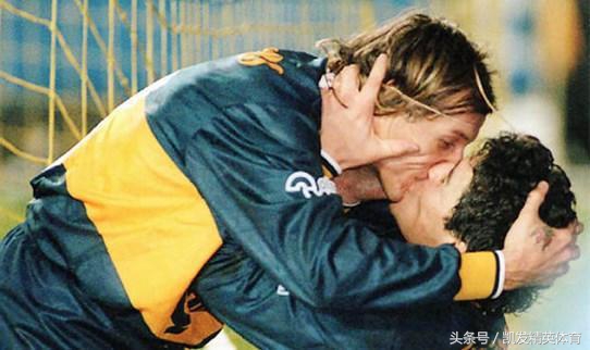 足球场上那些突如其来的吻,足球场上的世纪之吻