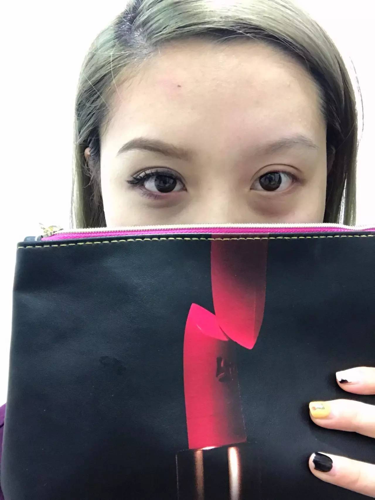 这个成都女孩说：不化眼妆的姑娘，活该你丑