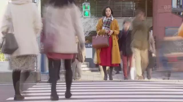 她又会穿又爱做白日梦,我觉得很可爱