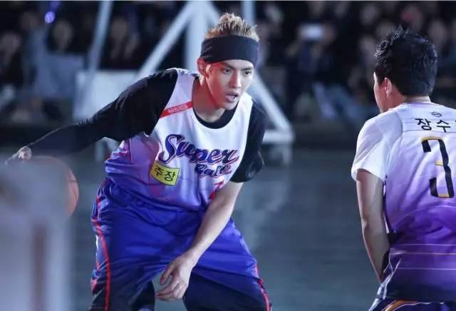 打篮球累还是踢足球累,踢球有多累