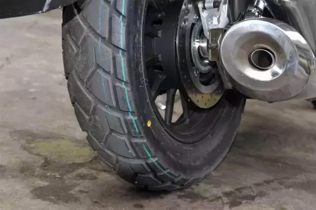 力帆最新款v缸250太子摩托车,力帆v缸250街车