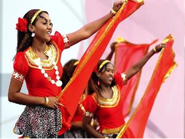 马尔代夫美居岛旅游,体验马尔代夫水屋