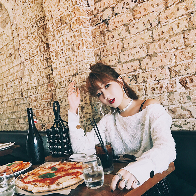 v领雪纺衫飘逸灵动修炼显瘦功力,飘逸雪纺衫加持甜美清新惹人爱