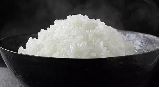 将一个濒临倒闭的百年米店做到年入15亿，他却更怕孩子们