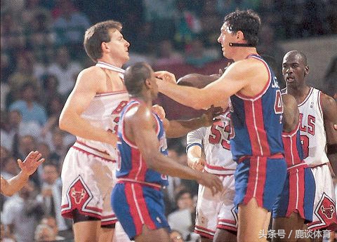 让乔丹至今上节目仍在抱怨的那个球员，打球究竟脏到什么地步？