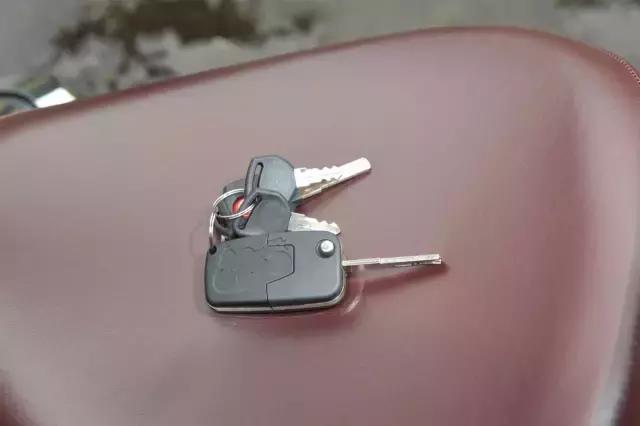 力帆最新款v缸250太子摩托车,力帆v缸250街车