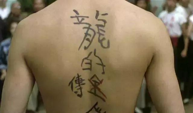 灞犻緳灏戝勾缇庡浗,浜洪緳浼犺涓殑灞犻緳