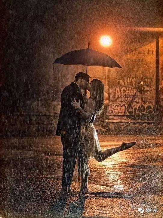 下雨婚纱照不能拍外景吗,苏州拍婚纱照下雨要不要改期