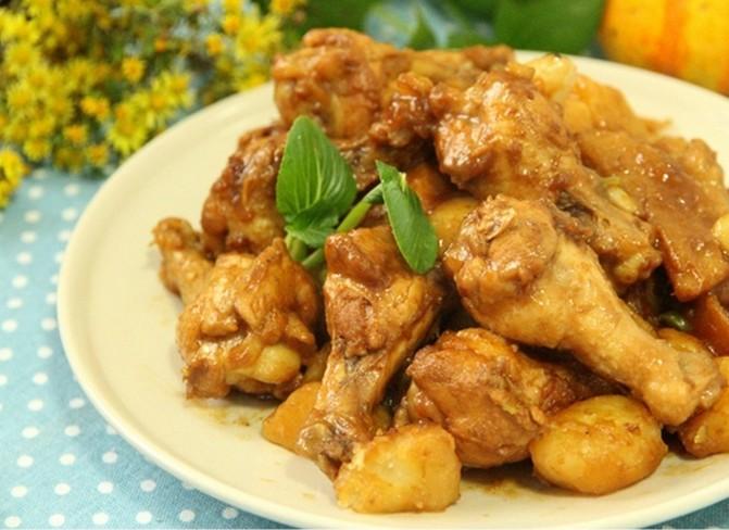 晚餐攻略：今天晚上给孩子开开荤，土豆烧鸡翅根，一盘下肚满足