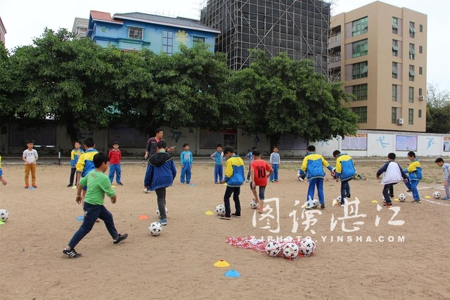 省教育厅检查组到吴川评估校园足球试点县创建工作