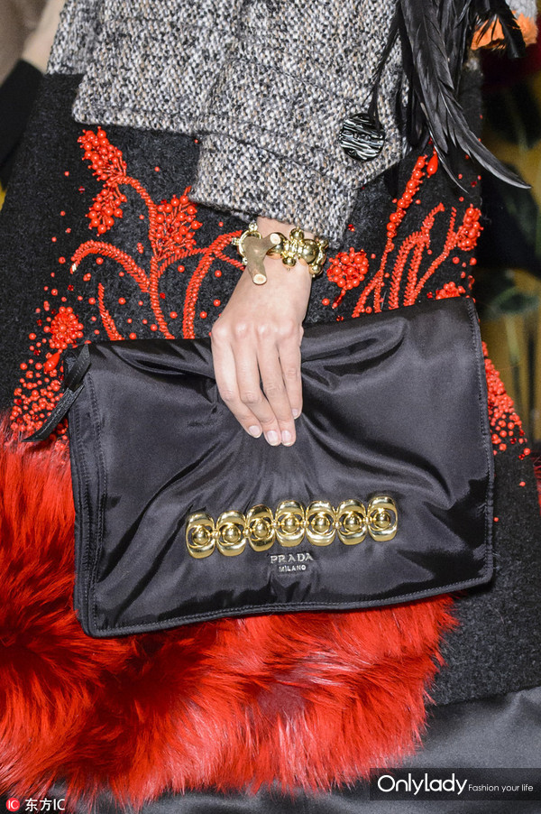prada今夏最值得入手的包包,prada哪款包最值得入手