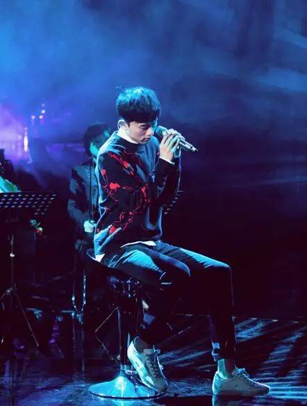 张杰当年火爆全场,张杰《默》点评