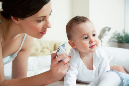 新生儿发高烧的最佳处理方法,新生儿怎么避免高烧