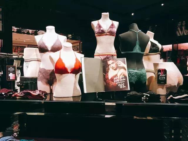 探店！成都维秘旗舰店深度揭秘，愿今晚你们都是天使！