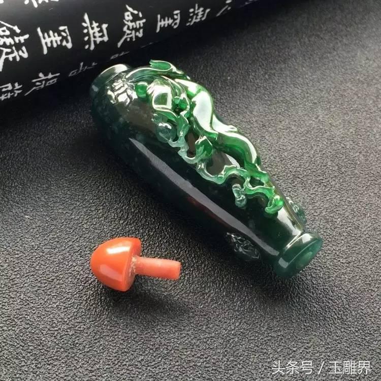 古代男子随身佩戴物品,男子穿越古代带了小玩具